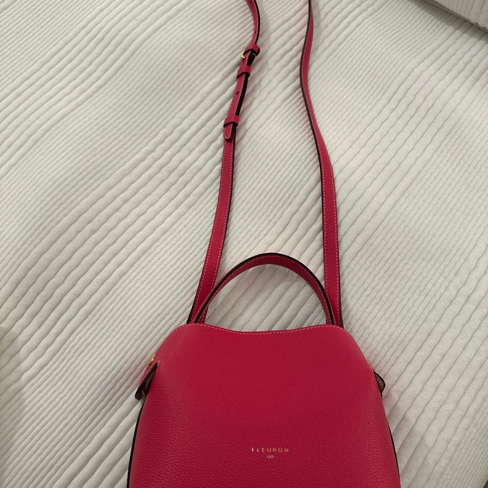 Fleuron Mini Swann in Fuschia - Picture 10 of 10